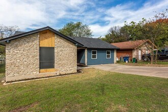 Building Photo - 9604 Crown Ridge Rd