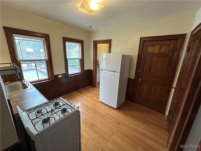 Building Photo - 411 Breckenridge St