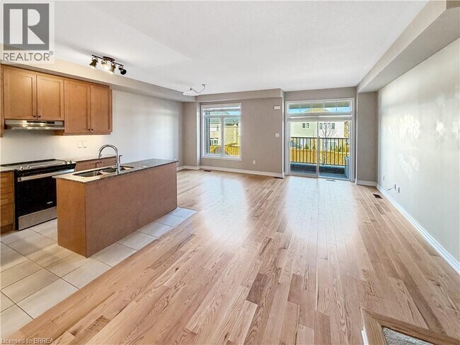 Photo du bâtiment - 113 HARTLEY Ave