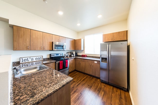 Building Photo - Cerca Student Housing