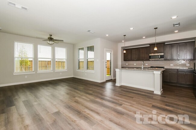 Foto del edificio - 8205 Howell Oak Dr