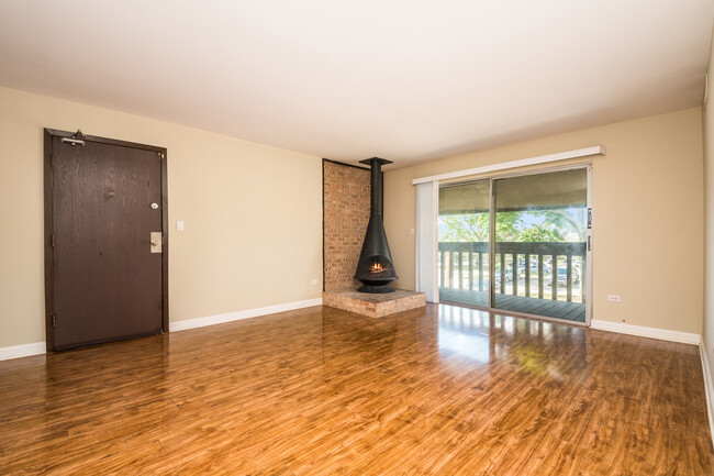 Foto del edificio - 6156 Knoll Way Dr