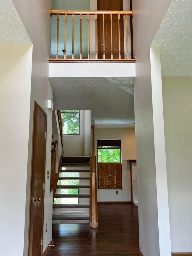 Building Photo - 758 N Starr Dr