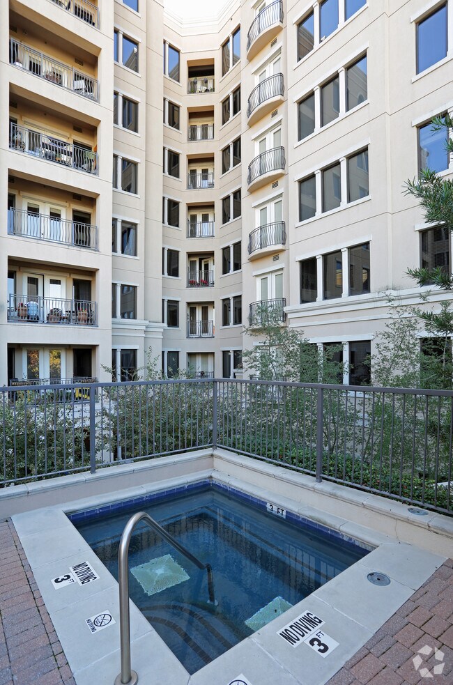 RIENZI AT TURTLE CREEK Apartments Dallas, TX