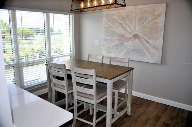 Foto del edificio - 650 Windrush Bay Dr