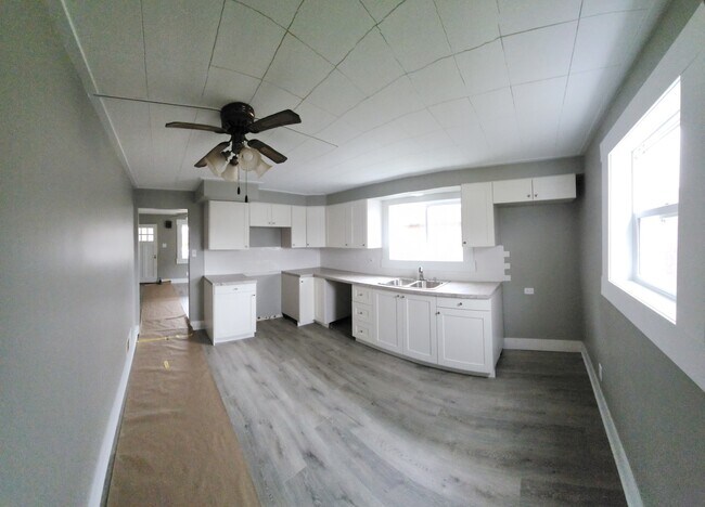 Foto del edificio - 503 N Blaine Ave