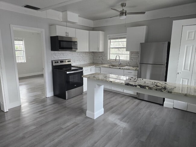 Building Photo - 101 S Moss St