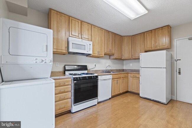 Building Photo - 3701 S George Mason Dr