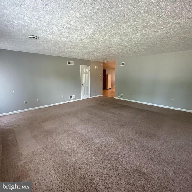 Foto del edificio - 323 Stonegate Ct