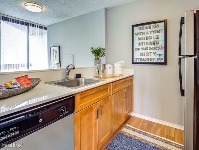 Building Photo - 1 br, 1 bath Condo - 713 N Dearborn St