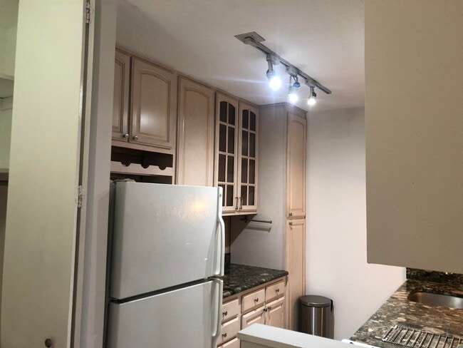 Foto del edificio - 7004 JFK Blvd E