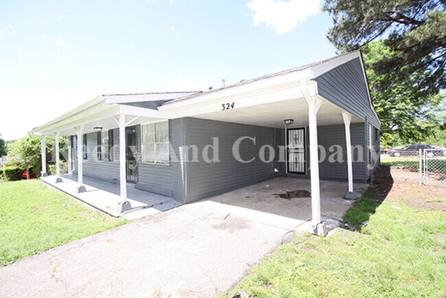 Foto del edificio - 324 McFarland Dr