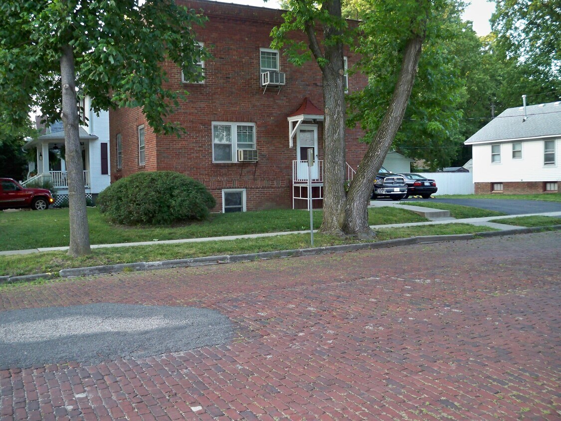 Primary Photo - 331 W Cedar St