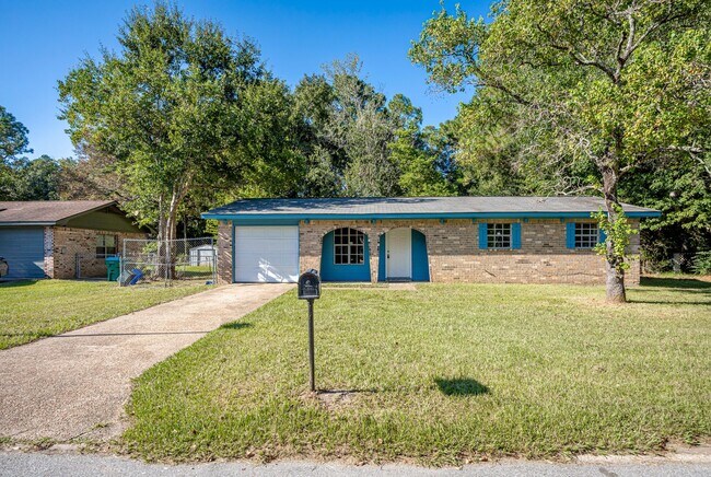 Foto del edificio - 3 Bedroom 1.5 Bath Home in Gautier!