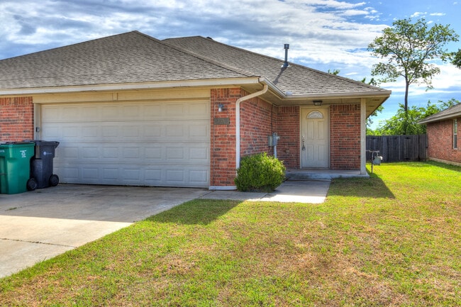 Photo - 1726 W Palm Pl House