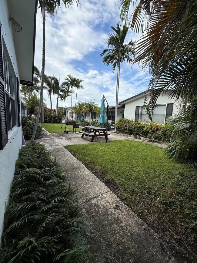 Building Photo - 3208 Canal Dr