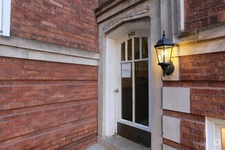 Building Photo - 956 W Cornelia Ave