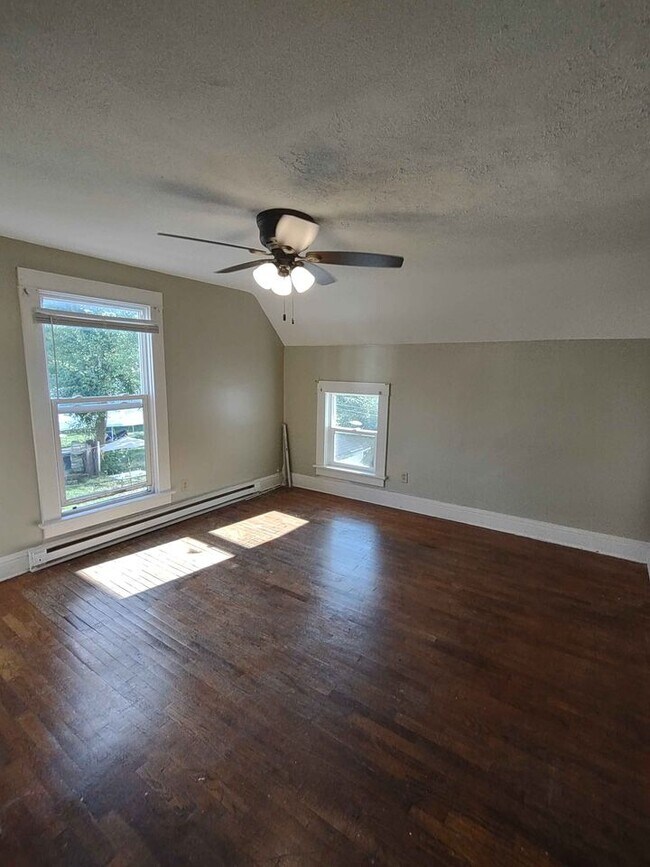 Building Photo - 1527 Morton Ave