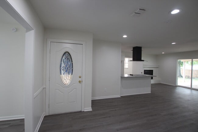 Building Photo - COMING SOON! 3 Bed 2 Bath Home in South Tyler! Tour Today!