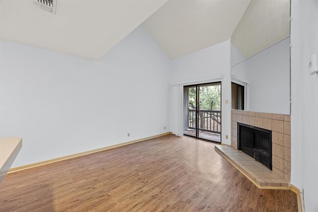 Building Photo - 8888 Tallwood Dr