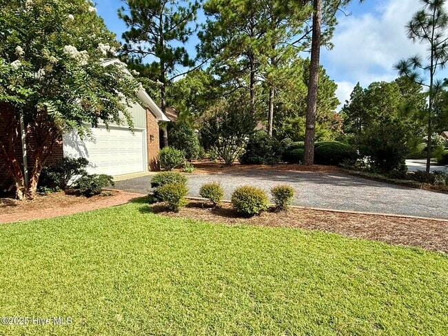 Building Photo - 1475 Monticello Dr