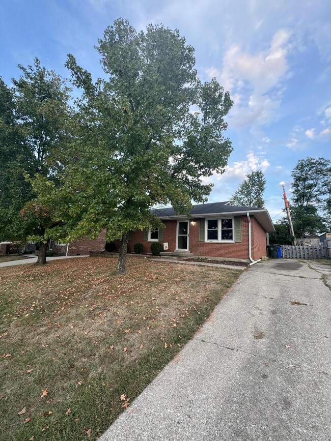 Building Photo - 3608 Fox Run Rd