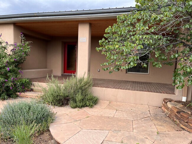 Building Photo - 304 Lomita Street