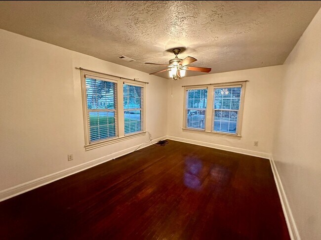 Foto del edificio - 212 W Hunnicutt Ave