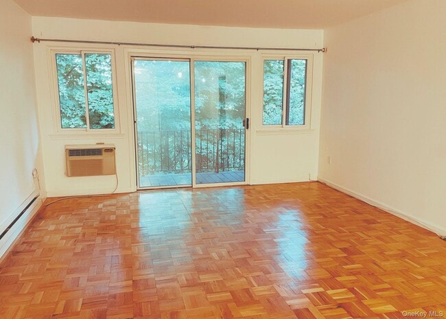 Foto del edificio - 214 Woodland Hills Rd