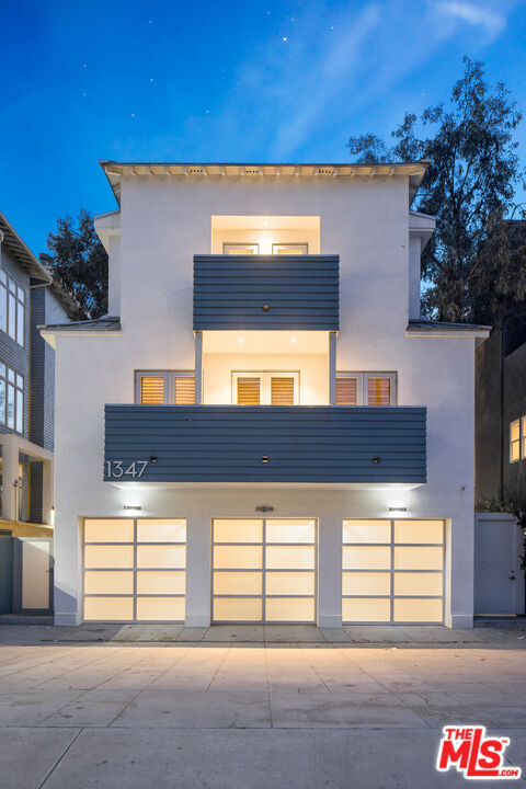Foto del edificio - 1347 Palisades Beach Rd