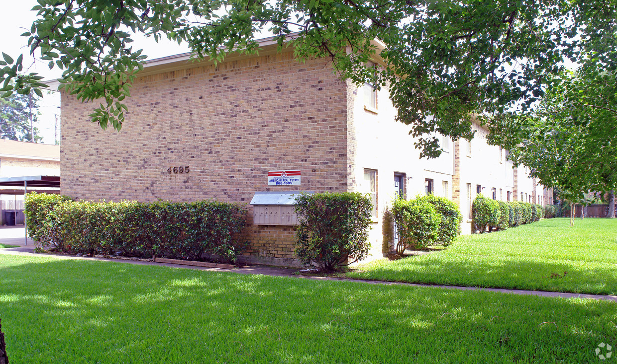 Building Photo - Collier Square Townhomes