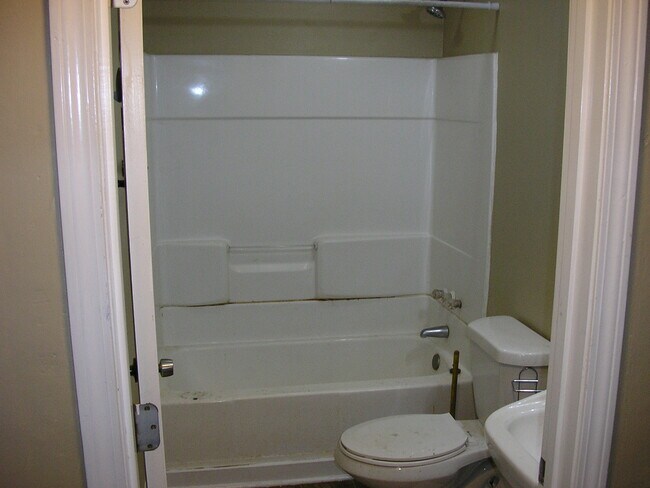 Foto del edificio - 1631 Sharon Dr
