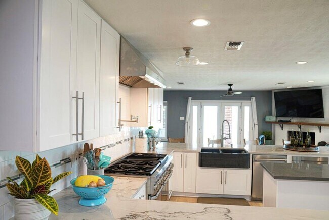 Building Photo - 7906 Ocean Dr