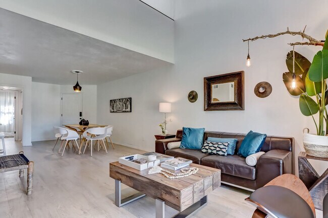 Foto del edificio - 2703 Seagate Ln N