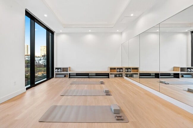 Photo - 26 Van Reipen Apartment