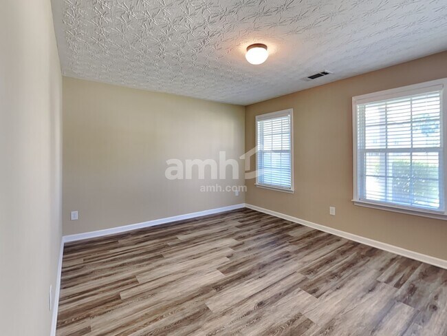 Foto del edificio - 2622 Lance Ridge Way NE