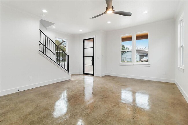 Foto del edificio - 114 Shady Bluff Dr