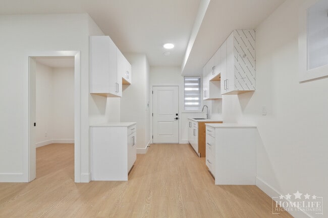 Building Photo - Modern 2-Bedroom Basement Suite on 16th Av...