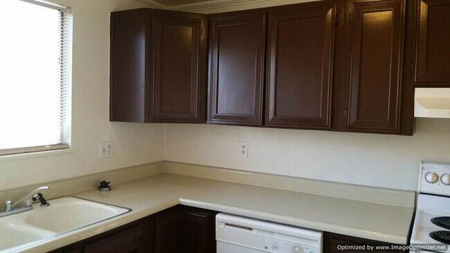 Foto del edificio - CHARMING CREEKSIDE APARTMENT