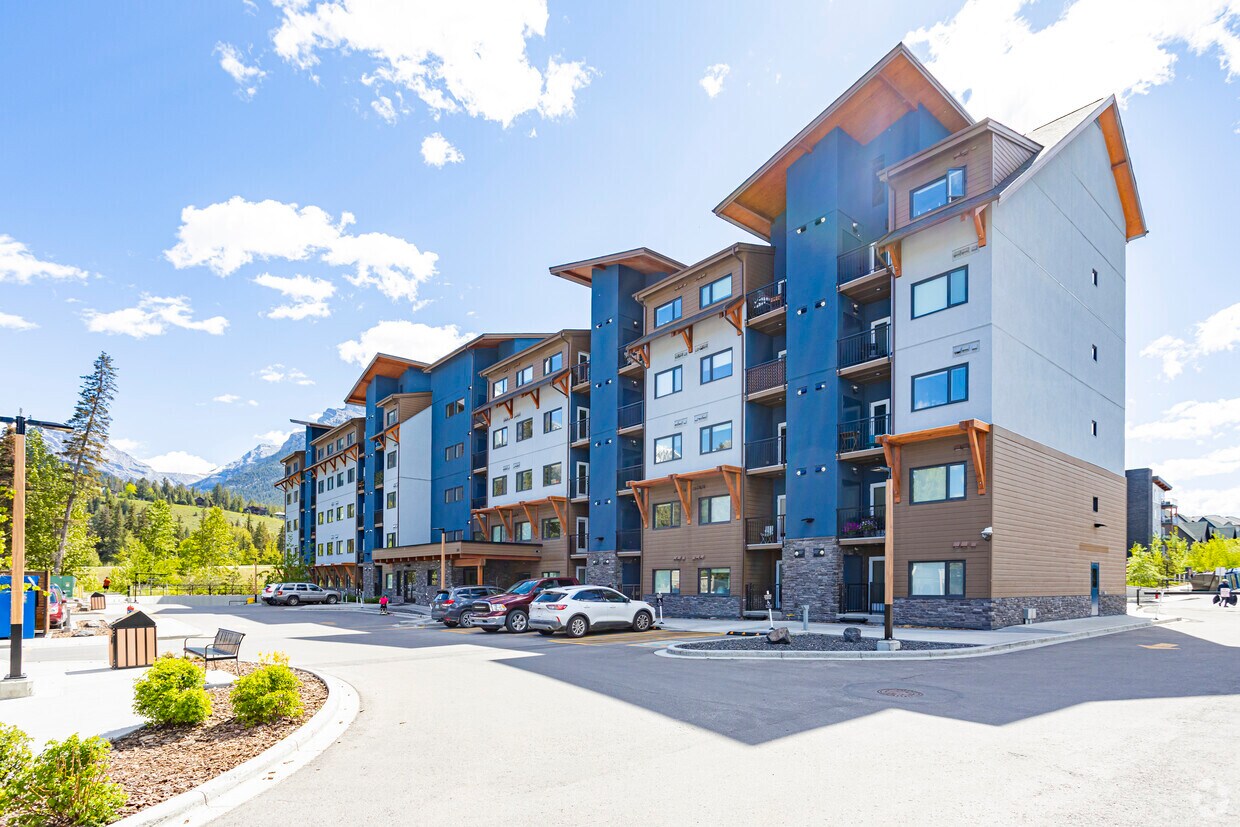 Building Photo - Vue Canmore