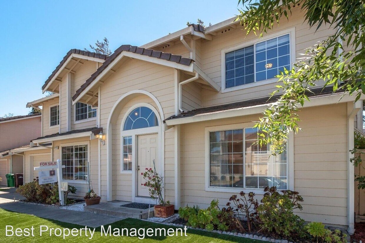 Primary Photo - 4 br, 2.5 bath House - 27751 Treat Ln.