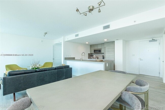 Foto del edificio - 400 Sunny Isles Blvd