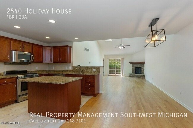 Foto del edificio - Beautiful 4 bedroom, 2.5 bath townhome in ...