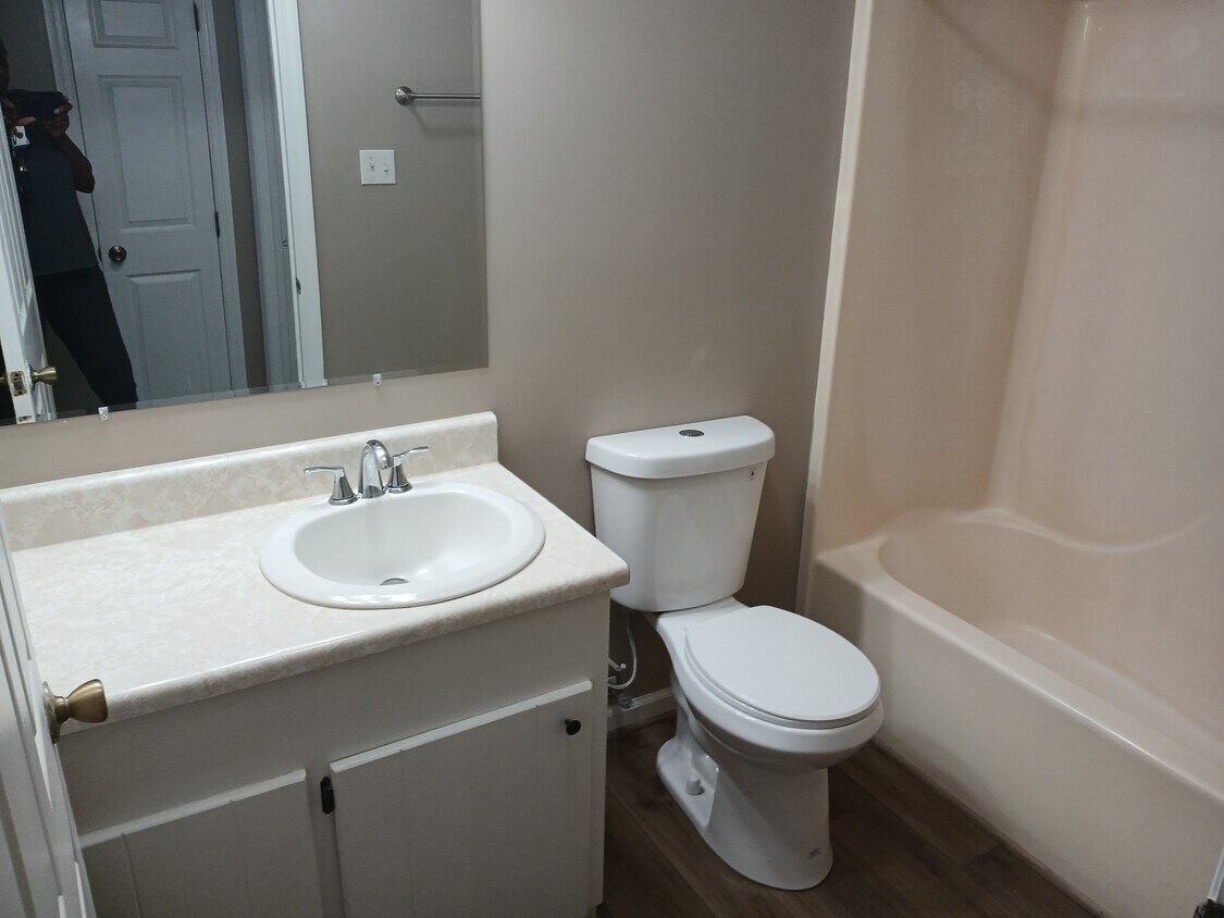 Building Photo - 107 Twin Creek Ct