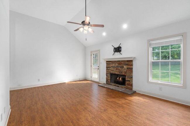 Building Photo - Pet Friendly Four Bedroom with Basement!