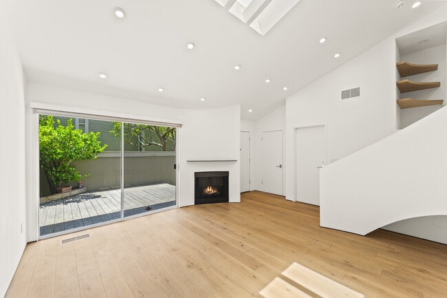 Building Photo - 13336 Maxella Ave