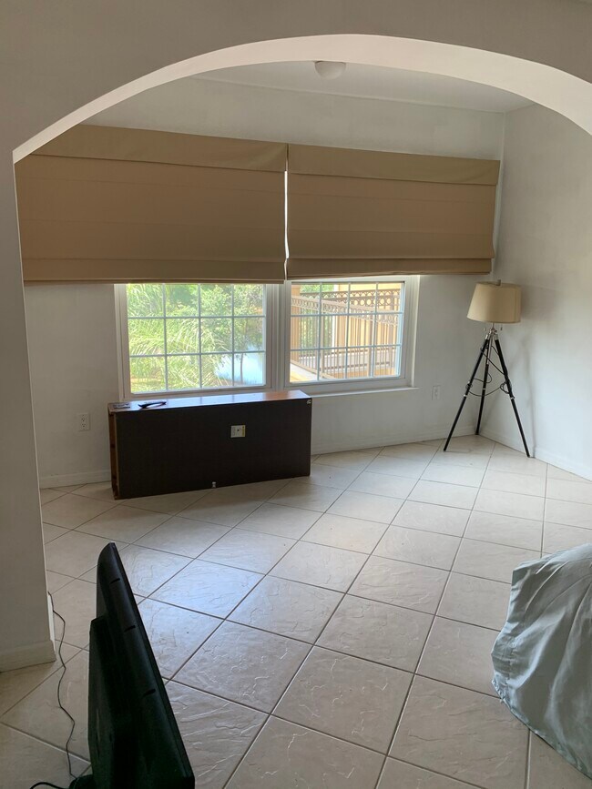 living room - 23560 Walden Center Dr