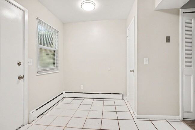 Building Photo - $300 off Move in Special! - Remodeled 2-Bed/1-Bath Kalamazoo Townhome $1099 - Ask about our no se...