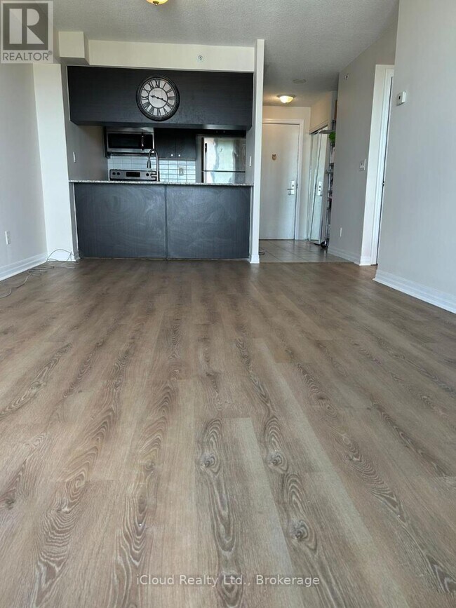 Photo du bâtiment - 275-3275 Yorkland Rd