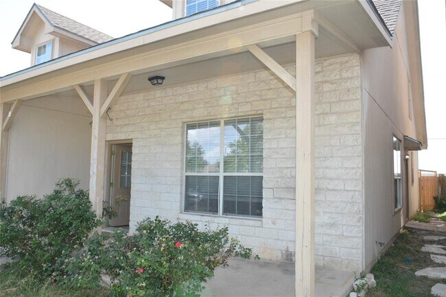Building Photo - 112 Sandstone Dr